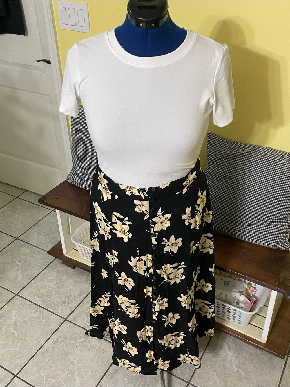 Sag Harbor Petite Floral Button-Front Black Midi Skirt